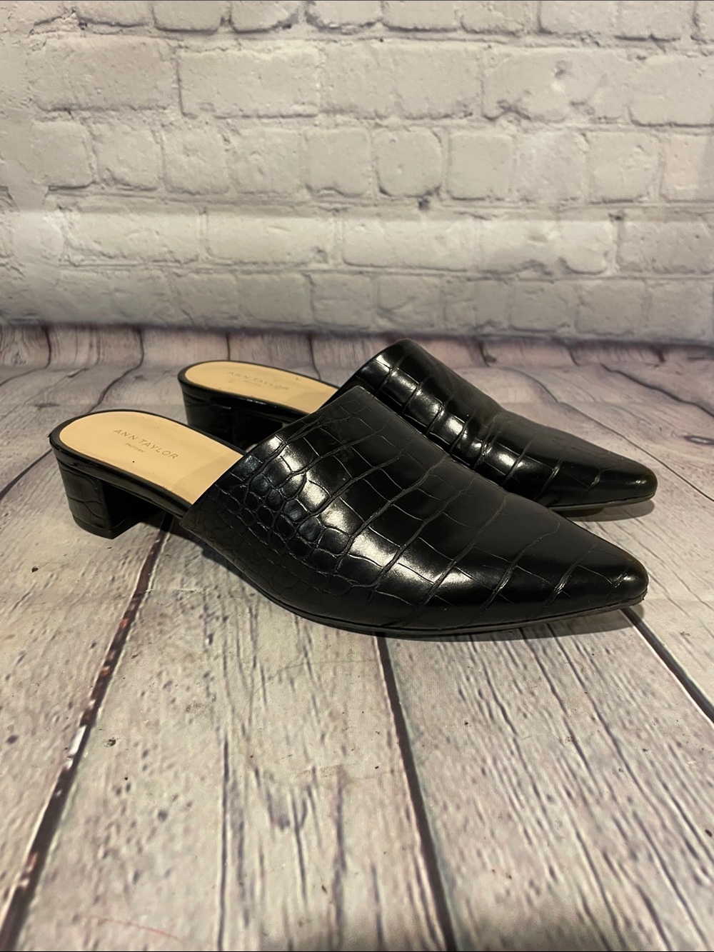 Ann Taylor Black Croc-Embossed Pointed Toe Mule 8.5
